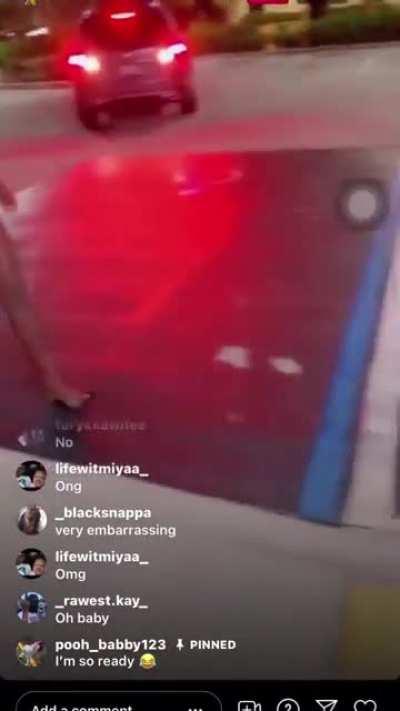 Hood girl fights another girl over a man, but refused to fight. (Florida)