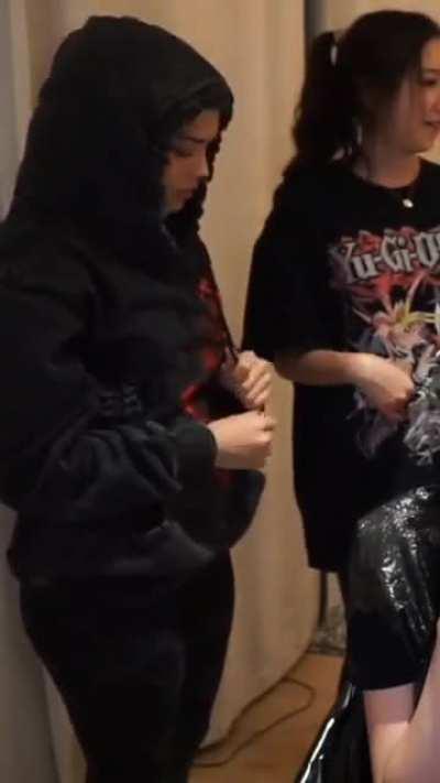 Rae finally wears leggings again