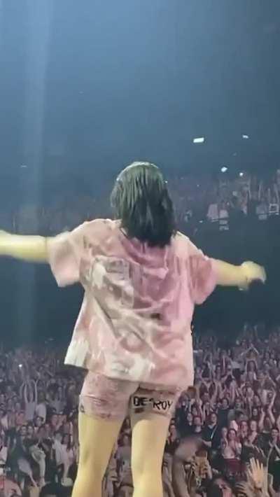 I'd love to make Billie Eilish's fat cheeks clap