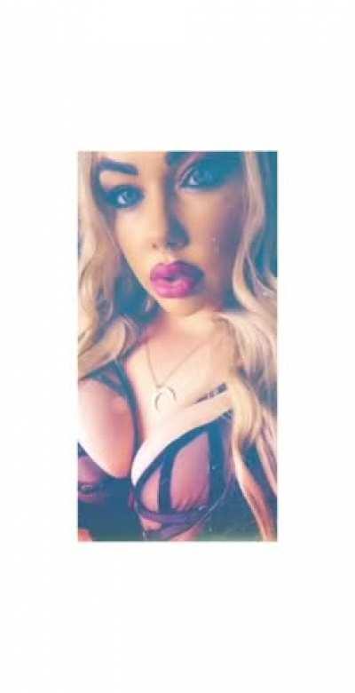 New Australian, thiccc, pierced milf who loves sucking dick 🖤