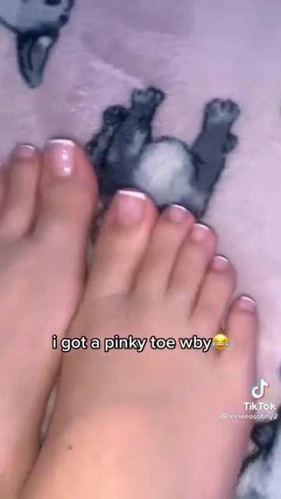 leeleeosotiny - I got pics and vids from her if yall want them LMK