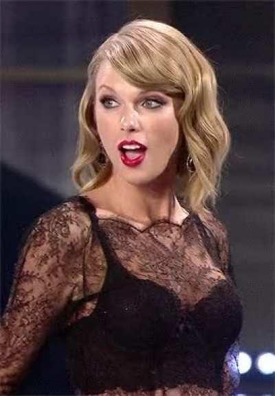 When mommy sees me playing so early in the morning 🧎🏻‍♂️