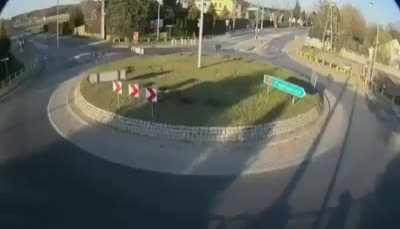 How the Polish deal with roundabouts