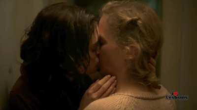 Lizzy Caplan & Vicky Krieps (Das Boot - s01e04) *REDUCED MUSIC*