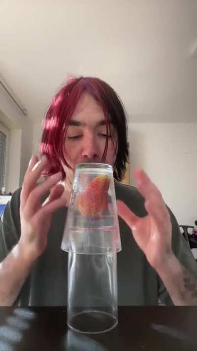 Der gehört echt in die Klapse .