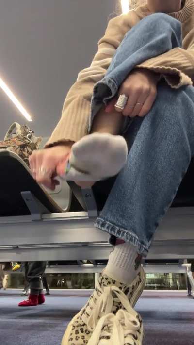 Airport feet🤤