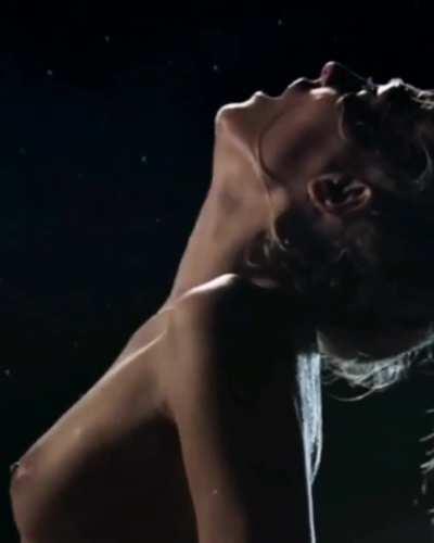 [Nipple] Raffaella Di Caprio in Furore: Il vento della speranza (2018) S02E03