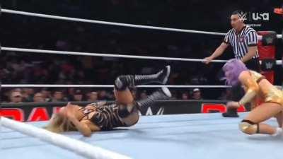 Candice & Indi are in tag team action!