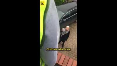 conversa com um npc de skyrim irl