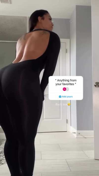 Felicia Lucas (@lovelylesh)