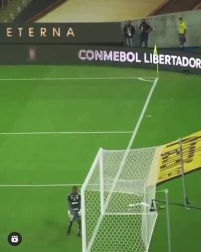 O gol de Breno Lopes ao som do hino da Libertadores