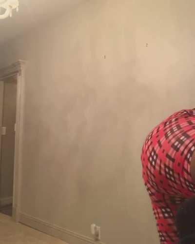 Akbar V thick fine ass 😍😍💦💦