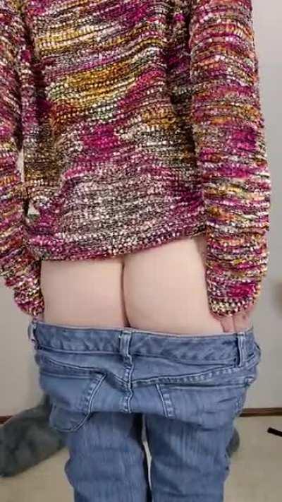 Sometimes I still can’t believe I’m doing this online! [f]