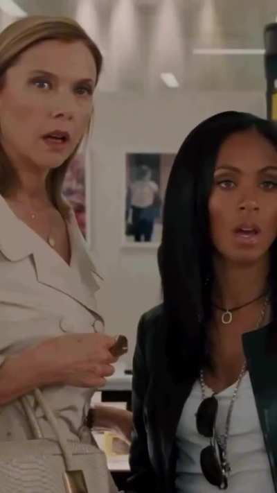 Hip hugging dress in The Women (2008)