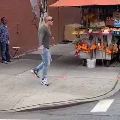 MaN gETs ShOt MuLTipLe TiMes iN bRuTaL tUrf WaR