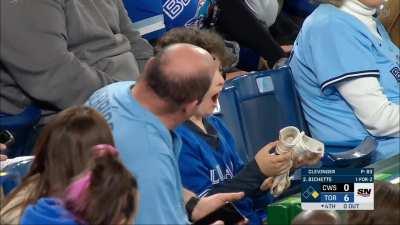 [Highlight] [Highlight] Kevin Kiermaier makes a young fan's year