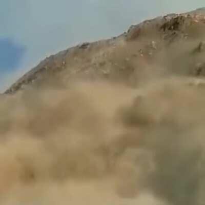 🔥 An 800 ft. tall mountain peak completely collapsing.