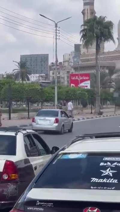 you guessed right دي المنصورة ودي عربية حاولت تمشي من غير ما يدي السايس فلوس.