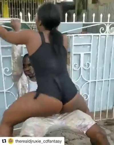 She makes that fence shake!