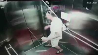 To transport glass in an elevator