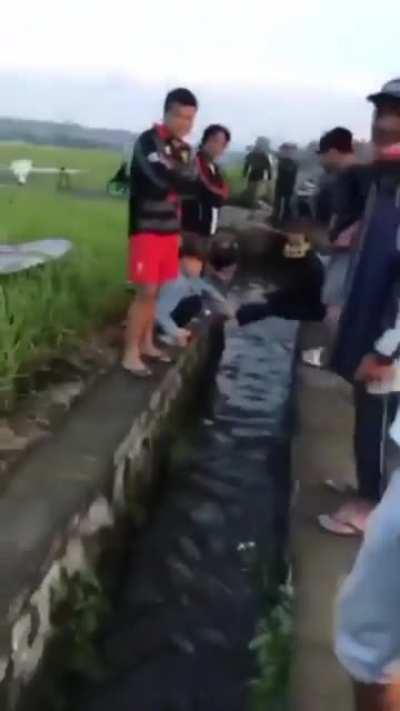 Prove that simple things is enough to make a man happy