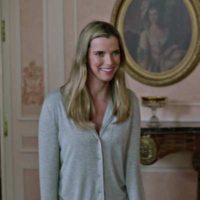 Birthday Hottie: Betty Gilpin in Roar [S1E3-2022]