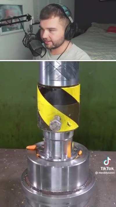 I wanted to decompress by watching some stuff being compressed but every other video is this kind of horrid duet or bad music. Idk quite what it is but this type of stupid reaction channel is some of the worst cringe to me.