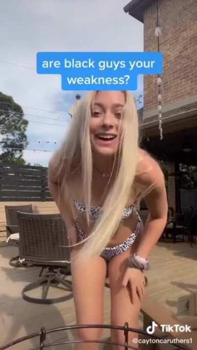 Beautiful Blonde Queen👸🏼Loves Her Black Ki gs🤴🏿