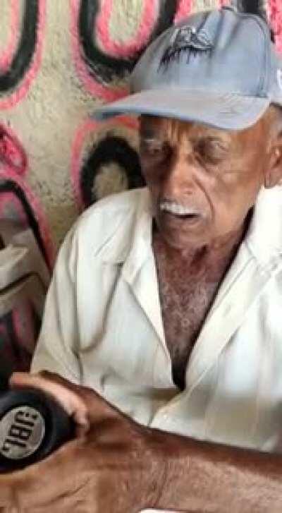 Iiiiiiiii roubaram meu microfone