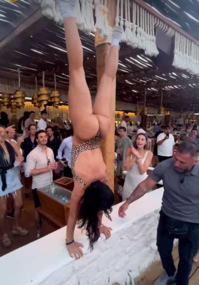 Public handstand