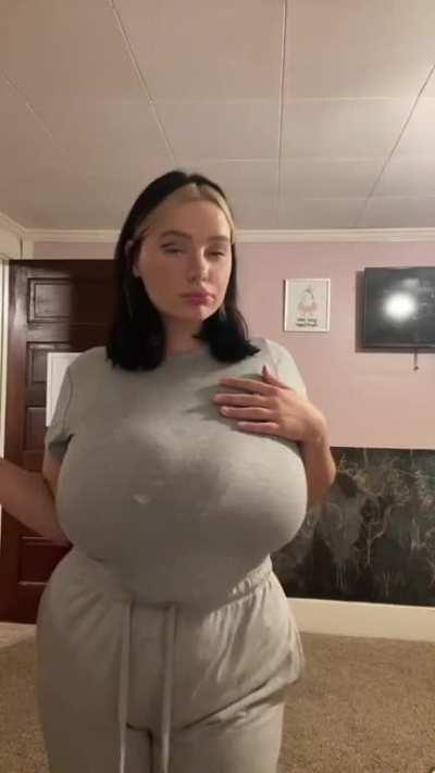 [2b2h] When even your baggy clothes are tight