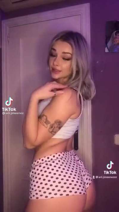 her ass and the recoil on it is mad 🥶