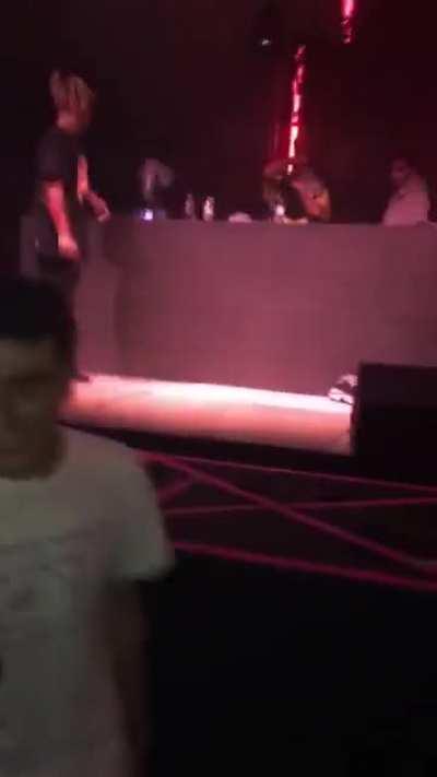 Exactly 4 years ago today me and my boy went to go see Juice WRLD in Santa Barbara, CA. He threw a flash drive to Juice WRLD as he is a musician himself inspired by him 🐐🖤 Jarad was so genuine and said he would listen to it frfr