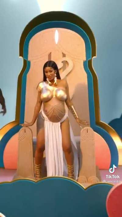 Cardi B - ‘Rumors’ video