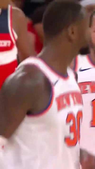 [Highlight] Julius Randle dunks on Muscala