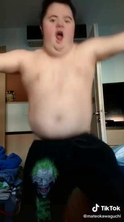 Halluda se me ha escapado mi paraguayo 😪😪 Nooooo puede ser 😭😭 aunque Se le ve bien fresco al pana 🤠 me alegro por él