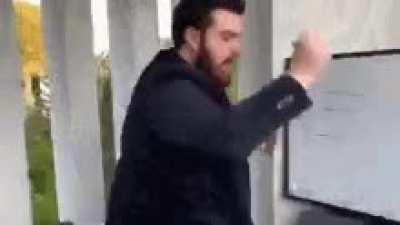 Twitter users trying to figure out what pronouns to call you by