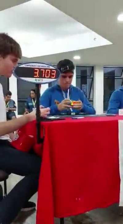 Record argentino en 3x3 para Gael Lapeyre de 14 años, equipo nacional de Rubik en Brasilia, 5.3 segundos.