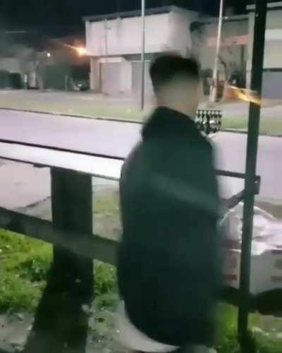 Creo que se durmió no lo se