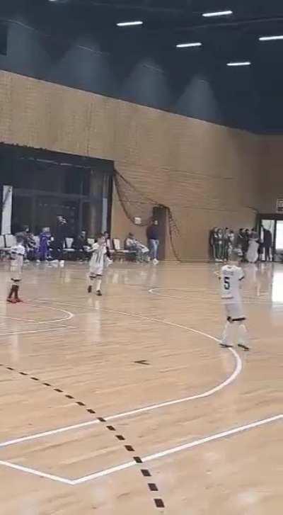 Croatian kids singing 