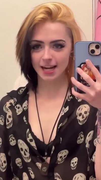 This girl is my new wakey wakey! I mean, who wouldn't want to start their day with this?