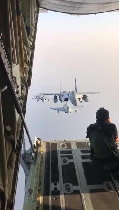 Photographer attempts to get a bunch of F-15's to line up for a cool shot.
