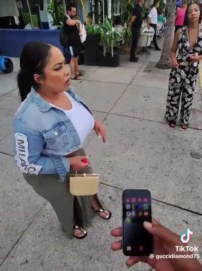 Anybody know who she is? 😩🍑