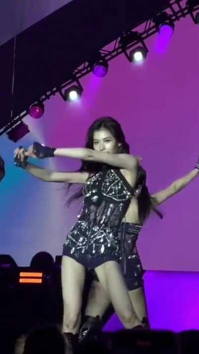 TWICE - Nayeon & Sana