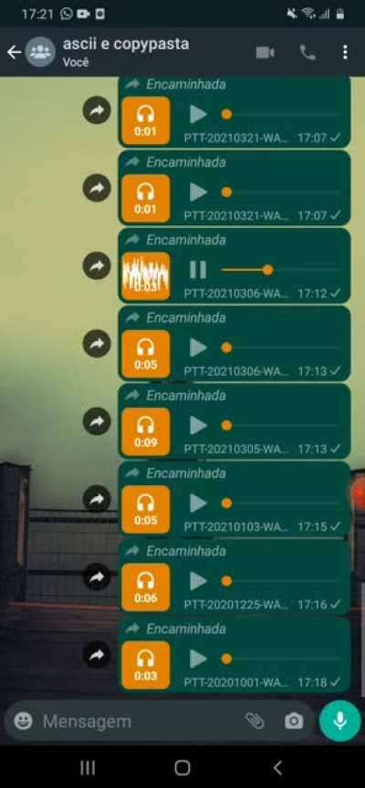 Moisos fora de contexto e suas risadas de chaleira (ele autorizou)