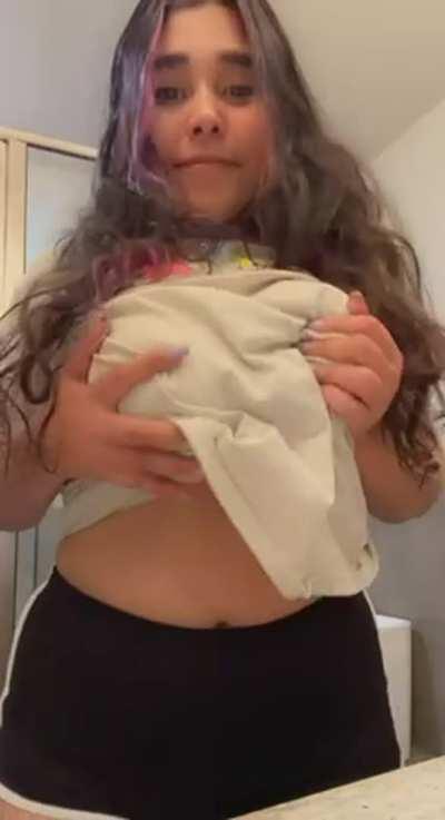 I owe you some nudes if I can make you hard with my thick Venezuelan body