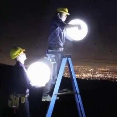 How many men to change the Sun?