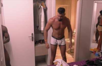 White girls see bbc on reality show and go crazy 