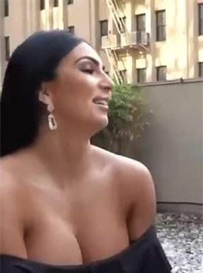 Billie Kay's cleavage