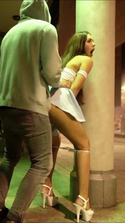 Quickie with a Tall Hottie Behind the Club